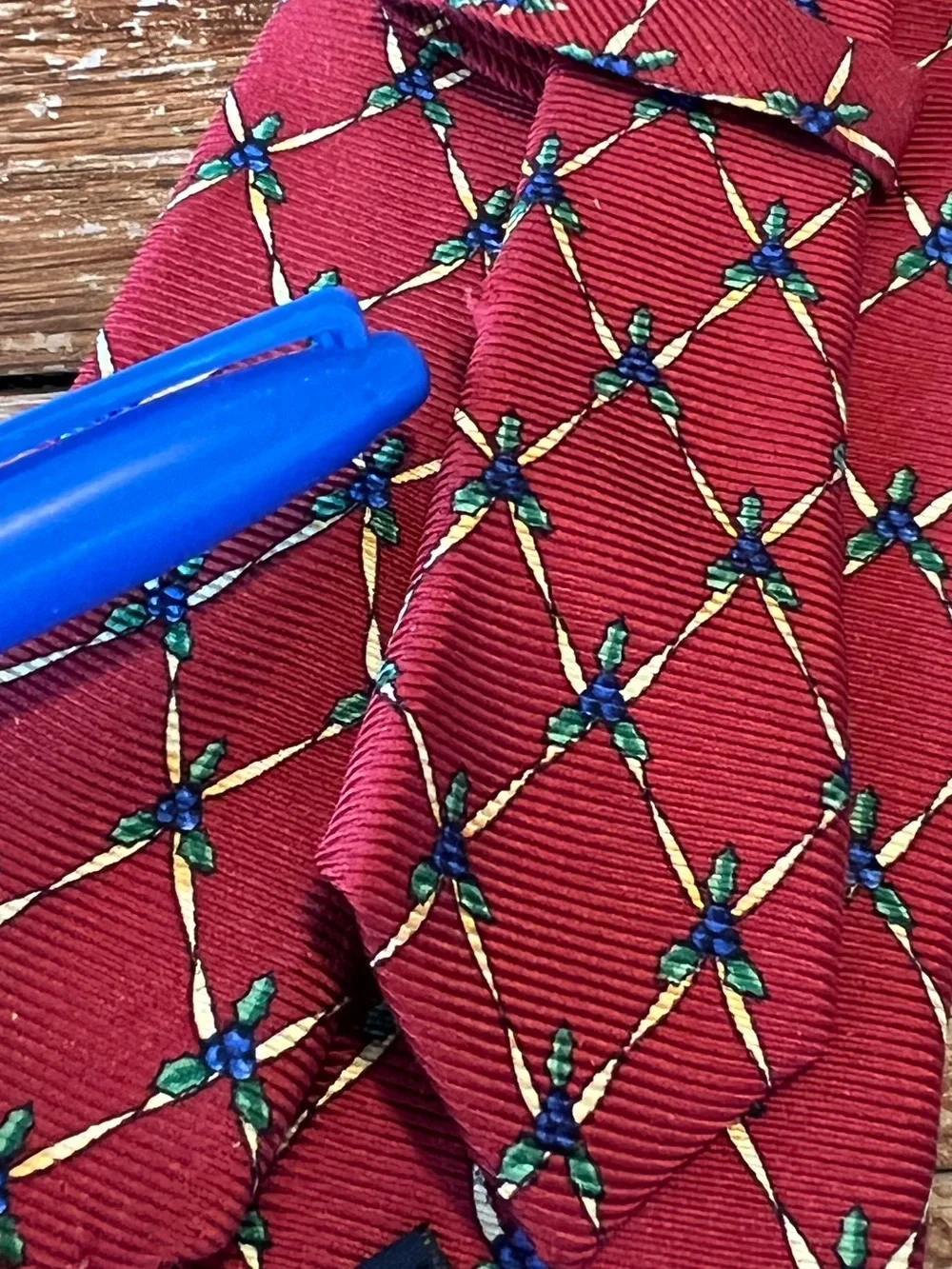 Lands’ End 100% Silk Tie HandSewn in USA Red/Burgundy Blue Berries